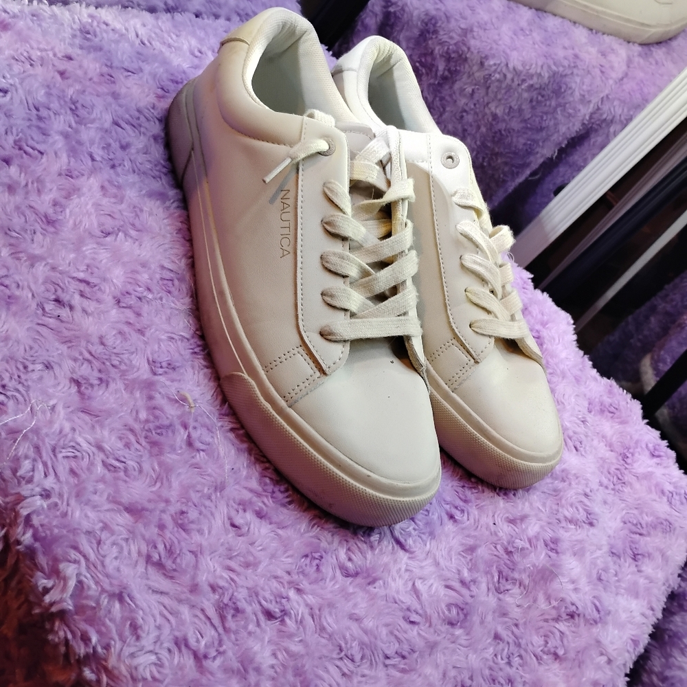 Size 9.5 tan men Nautica sneakers